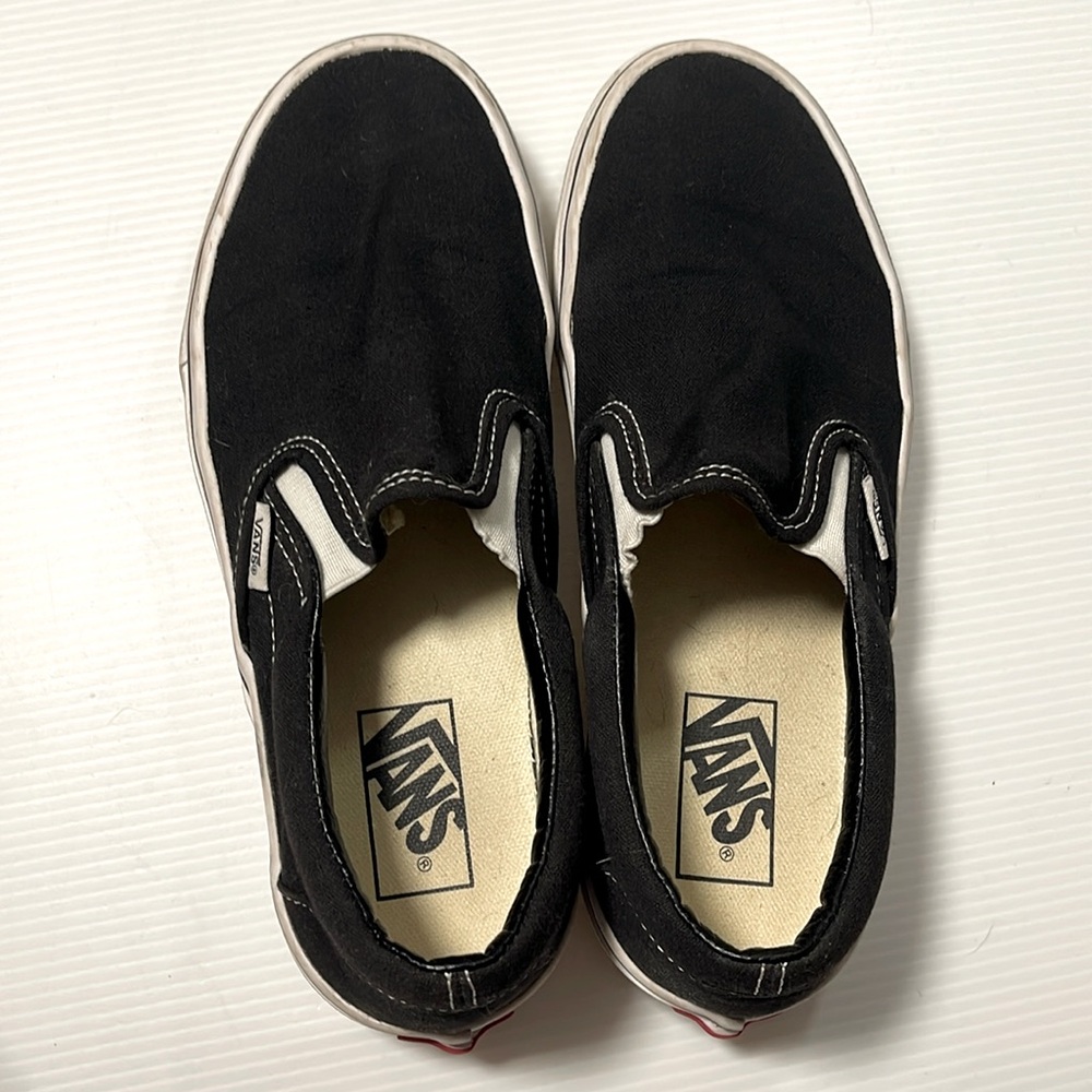 Vans Women’s Classic Slip On Shoes Sneakers - size 8.5